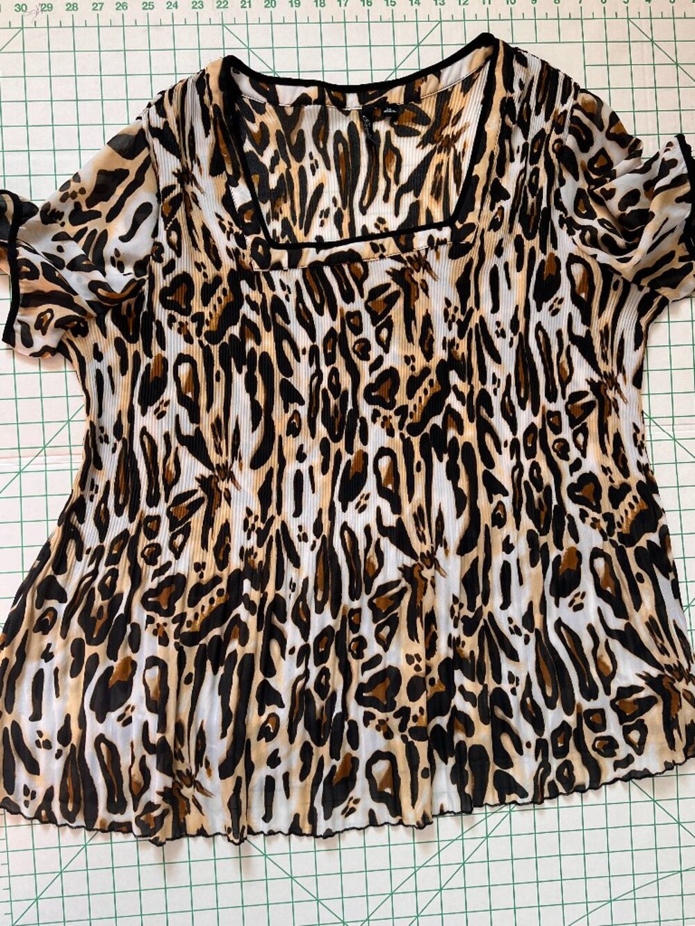 Essentials by Milano Leopard Print Pleated Sheer Blouse Square Neck 3X Plus - Picture 2 of 10